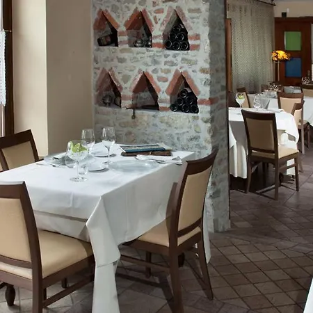 Trattoria Del Bivio Cerretto Langhe